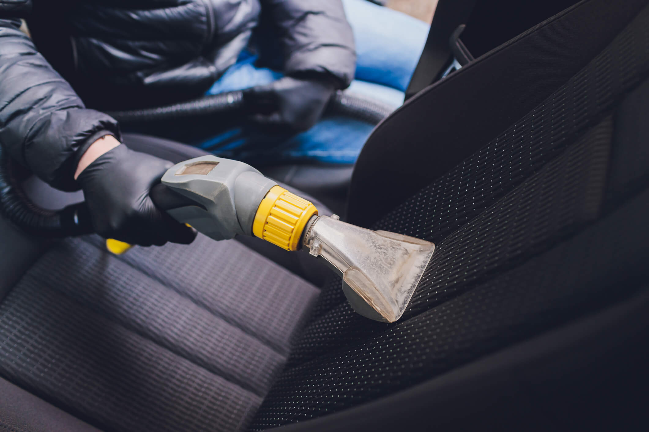 cleaning car cleaning car